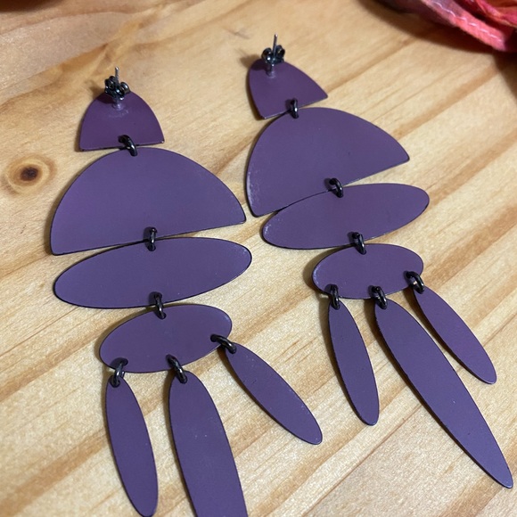 Abstract metal earrings - Picture 2 of 2